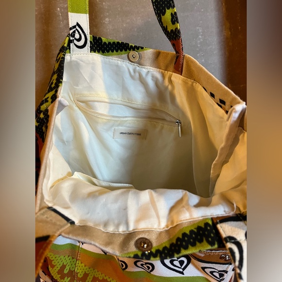 Urban Outfitters Peace sign Flower Heart Ying Yang Tote bag - Picture 6 of 13